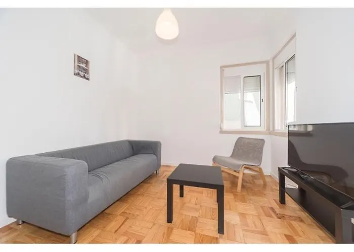 Houze Spacious 4 Bedroom Flat Near Zoo *